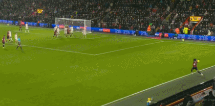 第90+5分钟，补时绝杀！阿德利门前小角度挑射入网，伯恩茅斯3-2利物浦